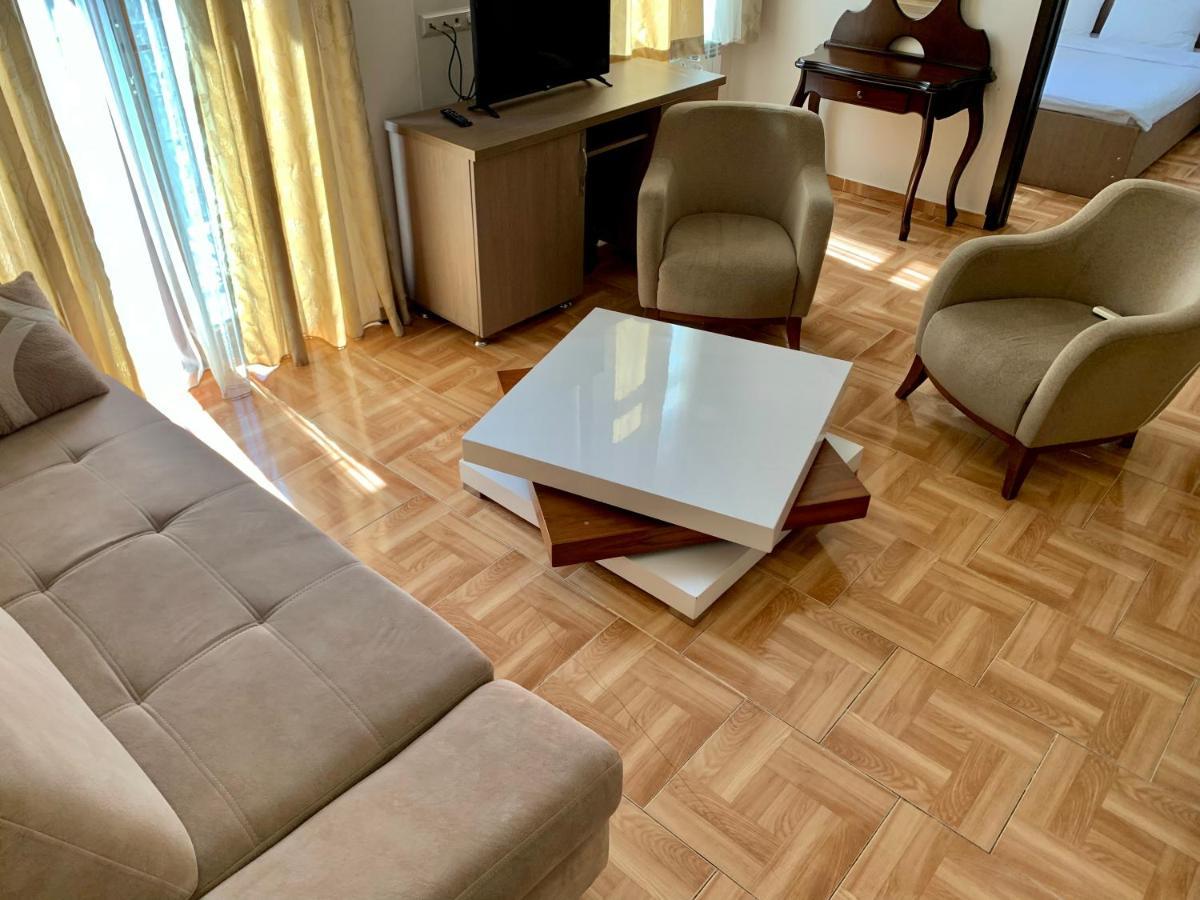 Hotel Port Altus Batumi Kültér fotó